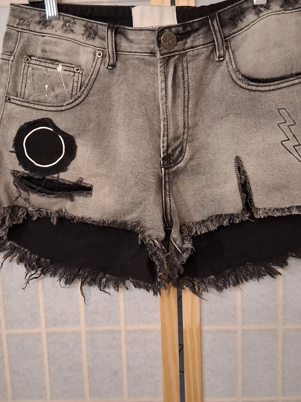 One Teaspoon Gray Distressed Denim Shorts Size 31